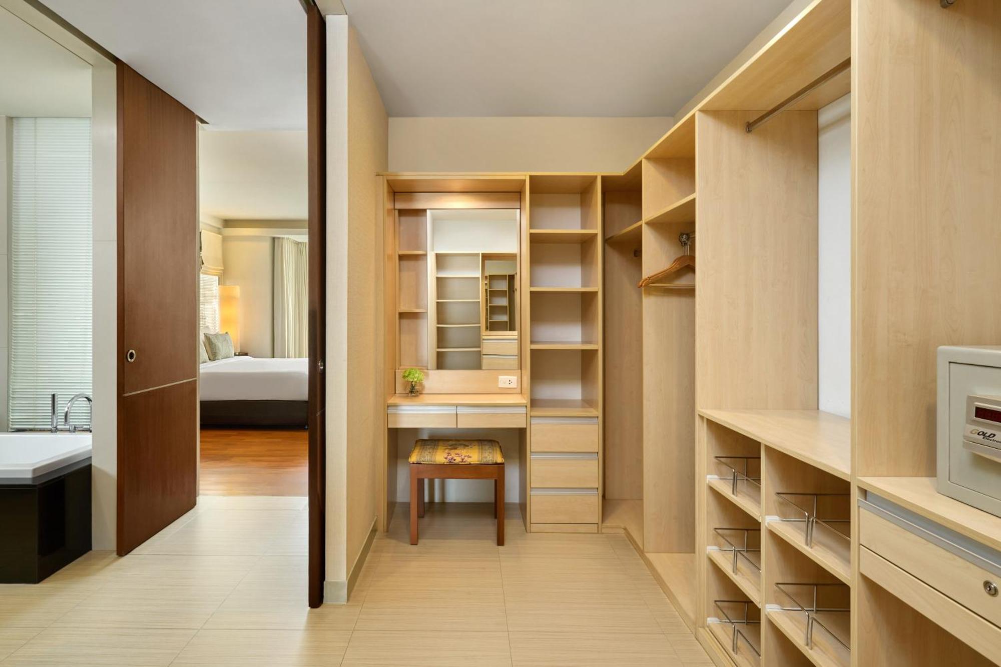 The Park Nine Hotel Srinakarin Bangkok Bagian luar foto